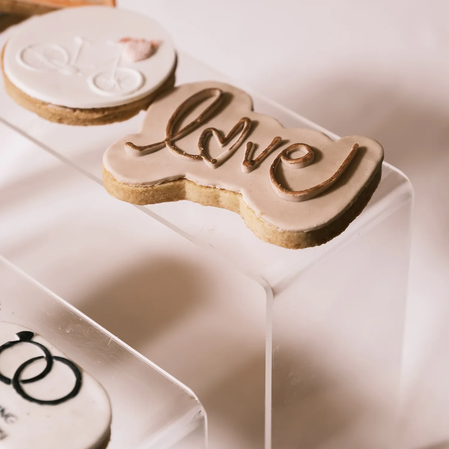 Biscuits décoratifs personnalisés pour mariage présentés au Salon du Mariage de Neuchâtel