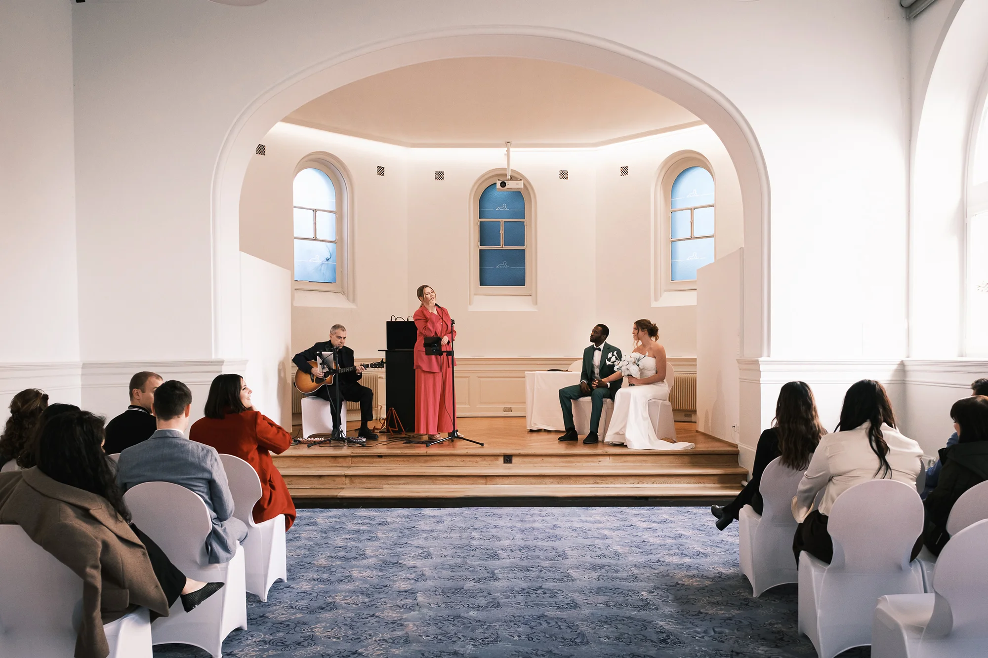 Animation musicale pendant une cérémonie de mariage au Salon du Mariage de Neuchâtel